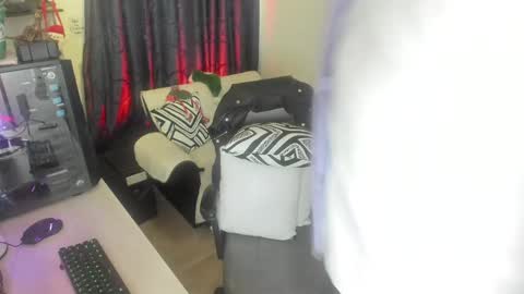 Leon online show from December 28, 2024, 6:40 pm