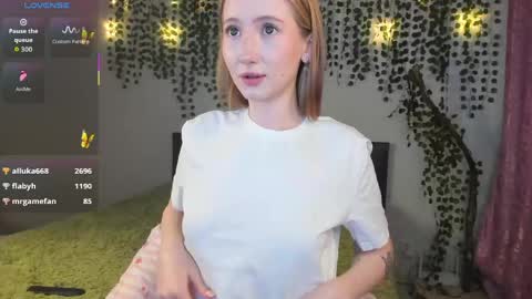 Snapshot of leona_vixen chatting on April 13, 2026, 1:44 am Leona online show from April 13, 2026, 1:44 am