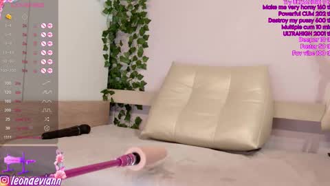 Leona Follow my Fansly online show from September 25, 2025, 5:00 am