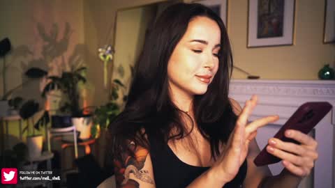 Snapshot of leonamell chatting on December 6, 2024, 8:18 pm Leo online show from December 6, 2024, 8:18 pm