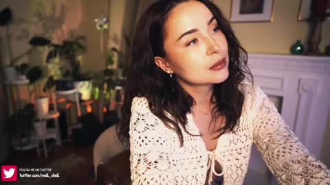 Snapshot of leonamell chatting on December 10, 2024, 10:05 pm Leo online show from December 10, 2024, 10:05 pm