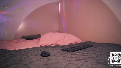 Snapshot of leonamell chatting on March 5, 2025, 2:25 am Leo online show from March 5, 2025, 2:25 am