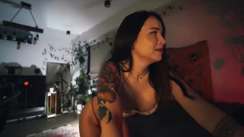 Snapshot of leonamell chatting on October 10, 2025, 11:15 pm Leo online show from October 10, 2025, 11:15 pm