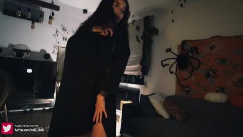 Snapshot of leonamell chatting on October 28, 2025, 6:43 pm Leo online show from October 28, 2025, 6:43 pm