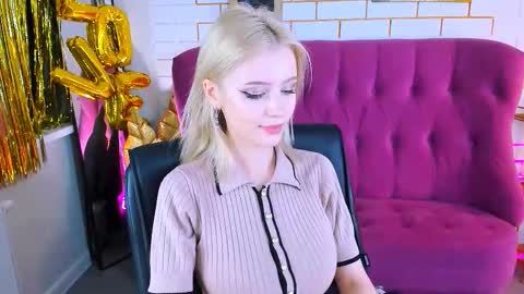 leonastone online show from September 25, 2025, 5:05 pm