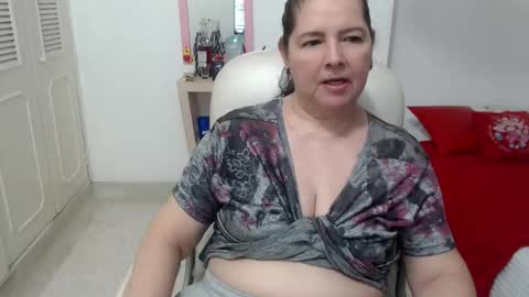 leonela   online show from June 8, 2026, 12:14 am