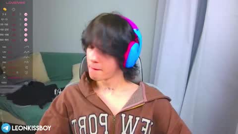 leonkissboy online show from March 26, 2026, 9:59 am