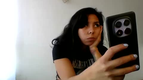 leonorfox online show from June 6, 2026, 7:51 pm