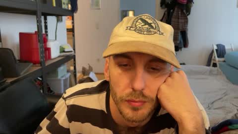 Leon online show from December 14, 2025, 11:04 am