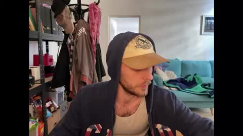 Leon online show from February 25, 2026, 2:16 pm