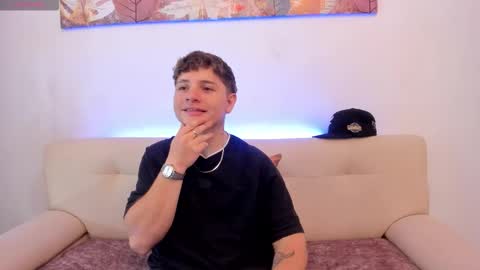 Snapshot of leoo_miller chatting on October 14, 2025, 9:15 pm Leo online show from October 14, 2025, 9:15 pm