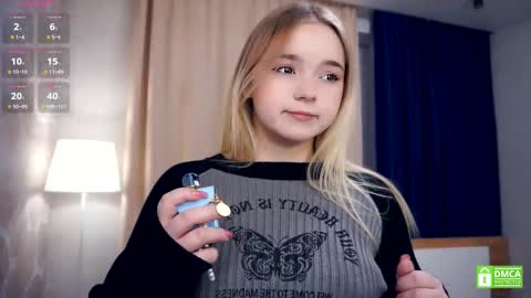 Hello everyone Im Lora Its my first day Were going to have fun together online show from January 11, 2026, 5:12 am