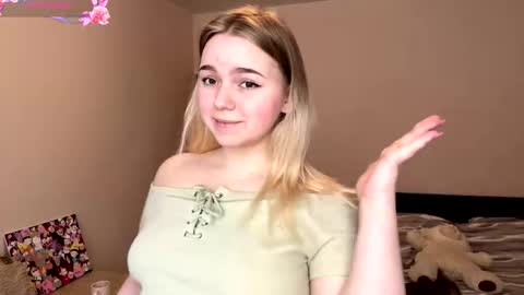 Snapshot of leotafredericks chatting on January 18, 2026, 7:01 am Hello everyone Im Lora Its my first day Were going to have fun together online show from January 18, 2026, 7:01 am