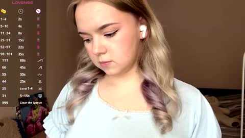 Snapshot of leotafredericks chatting on February 16, 2026, 7:04 am Hello everyone Im Lora Its my first day Were going to have fun together online show from February 16, 2026, 7:04 am