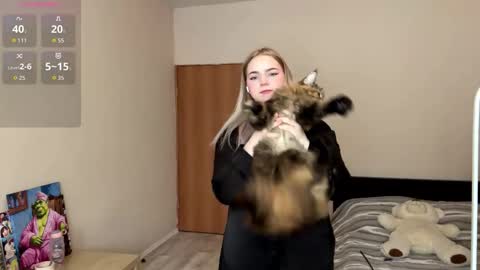 Snapshot of leotafredericks chatting on February 19, 2026, 5:36 am Hello everyone Im Lora Its my first day Were going to have fun together online show from February 19, 2026, 5:36 am