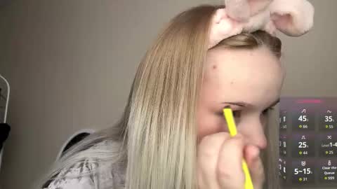 Snapshot of leotafredericks chatting on February 24, 2026, 11:30 am Hello everyone Im Lora Its my first day Were going to have fun together online show from February 24, 2026, 11:30 am