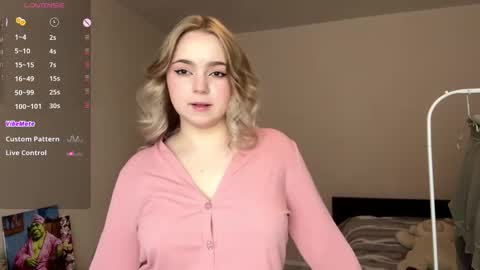 Snapshot of leotafredericks chatting on March 1, 2026, 6:04 am Hello everyone Im Lora Its my first day Were going to have fun together online show from March 1, 2026, 6:04 am