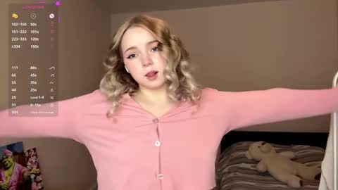 Snapshot of leotafredericks chatting on March 4, 2026, 4:40 am Hello everyone Im Lora Its my first day Were going to have fun together online show from March 4, 2026, 4:40 am