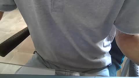 Snapshot of leoufdedingue chatting on October 9, 2025, 8:34 am CESTMOI75100 online show from October 9, 2025, 8:34 am