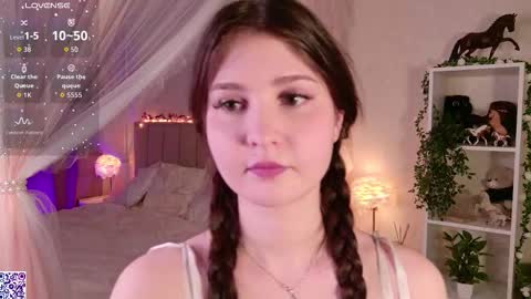 Nicole Moore online show from December 19, 2025, 3:41 pm