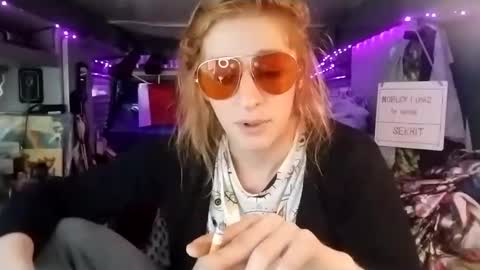 Snapshot of lesleygumgrass chatting on March 5, 2025, 2:23 pm LesleyGumGrass- The Boring Trans girl online show from March 5, 2025, 2:23 pm