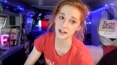 Snapshot of lesleygumgrass chatting on March 10, 2025, 4:46 pm LesleyGumGrass- The Boring Trans girl online show from March 10, 2025, 4:46 pm