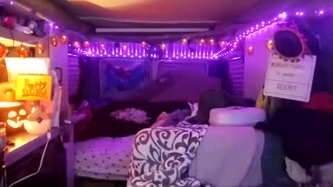 Snapshot of lesleygumgrass chatting on September 24, 2025, 5:33 am LesleyGumGrass- The Boring Trans girl online show from September 24, 2025, 5:33 am