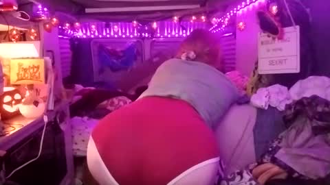 Snapshot of lesleygumgrass chatting on September 26, 2025, 5:11 am LesleyGumGrass- The Boring Trans girl online show from September 26, 2025, 5:11 am