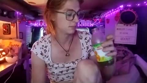 Snapshot of lesleygumgrass chatting on October 7, 2025, 5:43 pm LesleyGumGrass- The Boring Trans girl online show from October 7, 2025, 5:43 pm