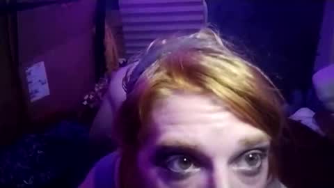 Snapshot of lesleygumgrass chatting on October 10, 2025, 2:43 am LesleyGumGrass- The Boring Trans girl online show from October 10, 2025, 2:43 am