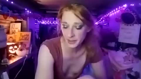 Snapshot of lesleygumgrass chatting on October 22, 2025, 5:41 am LesleyGumGrass- The Boring Trans girl online show from October 22, 2025, 5:41 am