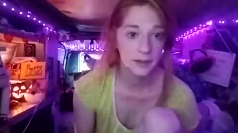 Snapshot of lesleygumgrass chatting on October 24, 2025, 5:31 pm LesleyGumGrass- The Boring Trans girl online show from October 24, 2025, 5:31 pm