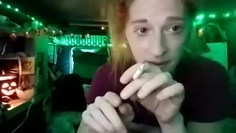 Snapshot of lesleygumgrass chatting on October 28, 2025, 8:44 pm LesleyGumGrass- The Boring Trans girl online show from October 28, 2025, 8:44 pm