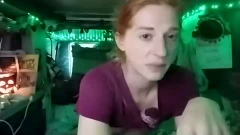 Snapshot of lesleygumgrass chatting on October 29, 2025, 5:25 pm LesleyGumGrass- The Boring Trans girl online show from October 29, 2025, 5:25 pm