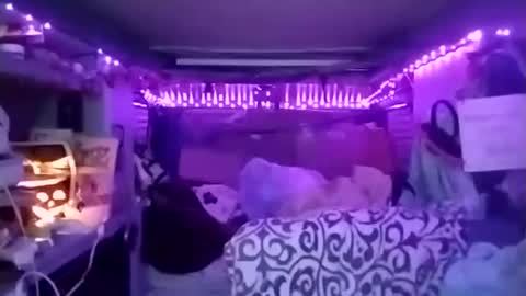 Snapshot of lesleygumgrass chatting on November 1, 2025, 7:54 am LesleyGumGrass- The Boring Trans girl online show from November 1, 2025, 7:54 am