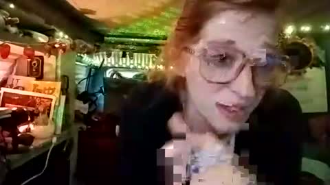 Snapshot of lesleygumgrass chatting on November 11, 2025, 1:33 pm LesleyGumGrass- The Boring Trans girl online show from November 11, 2025, 1:33 pm