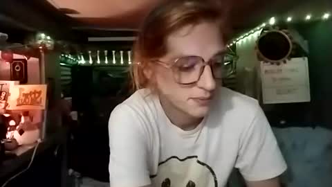 Snapshot of lesleygumgrass chatting on November 18, 2025, 11:59 pm LesleyGumGrass- The Boring Trans girl online show from November 18, 2025, 11:59 pm