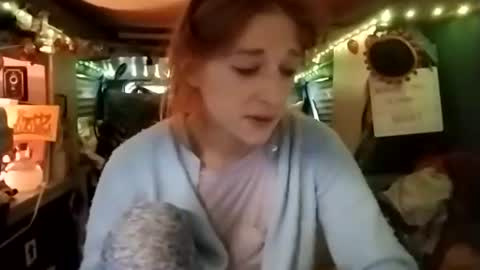 Snapshot of lesleygumgrass chatting on December 4, 2025, 8:28 pm LesleyGumGrass- The Boring Trans girl online show from December 4, 2025, 8:28 pm