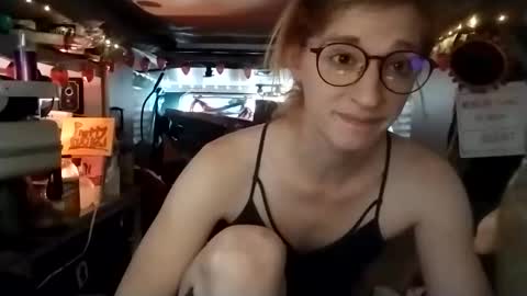 Snapshot of lesleygumgrass chatting on December 14, 2025, 6:01 pm LesleyGumGrass- The Boring Trans girl online show from December 14, 2025, 6:01 pm