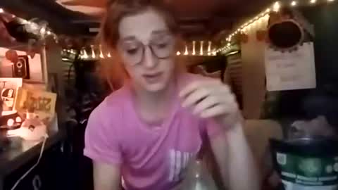 Snapshot of lesleygumgrass chatting on December 17, 2025, 11:38 am LesleyGumGrass- The Boring Trans girl online show from December 17, 2025, 11:38 am