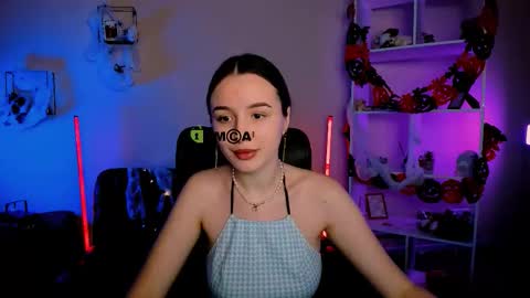 leslie_bird online show from October 24, 2025, 8:55 am