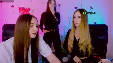 leslie_bird online show from March 2, 2026, 9:49 am