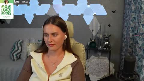 LeslieKorfs online show from September 18, 2025, 8:33 pm