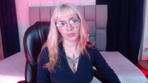 Less  online show from February 6, 2025, 11:54 am