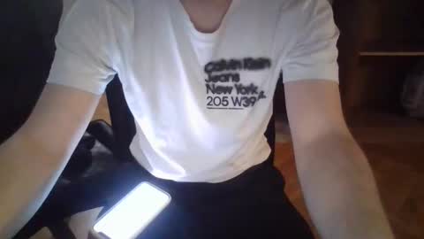 Snapshot of lestaro chatting on December 22, 2025, 6:05 pm neoglo online show from December 22, 2025, 6:05 pm