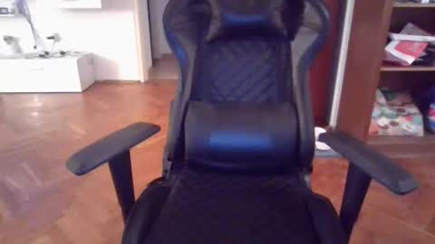 Snapshot of lestaro chatting on March 19, 2026, 6:23 pm neoglo online show from March 19, 2026, 6:23 pm