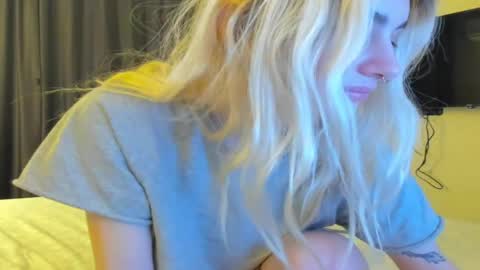 lesyaliss online show from March 18, 2026, 10:13 pm