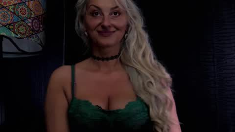 leticiareys online show from March 25, 2026, 12:44 pm