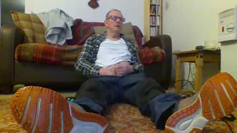Snapshot of letmestrip chatting on January 29, 2025, 12:12 am paul online show from January 29, 2025, 12:12 am
