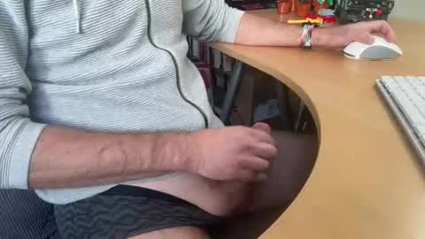 leukurrt online show from November 17, 2025, 10:21 am